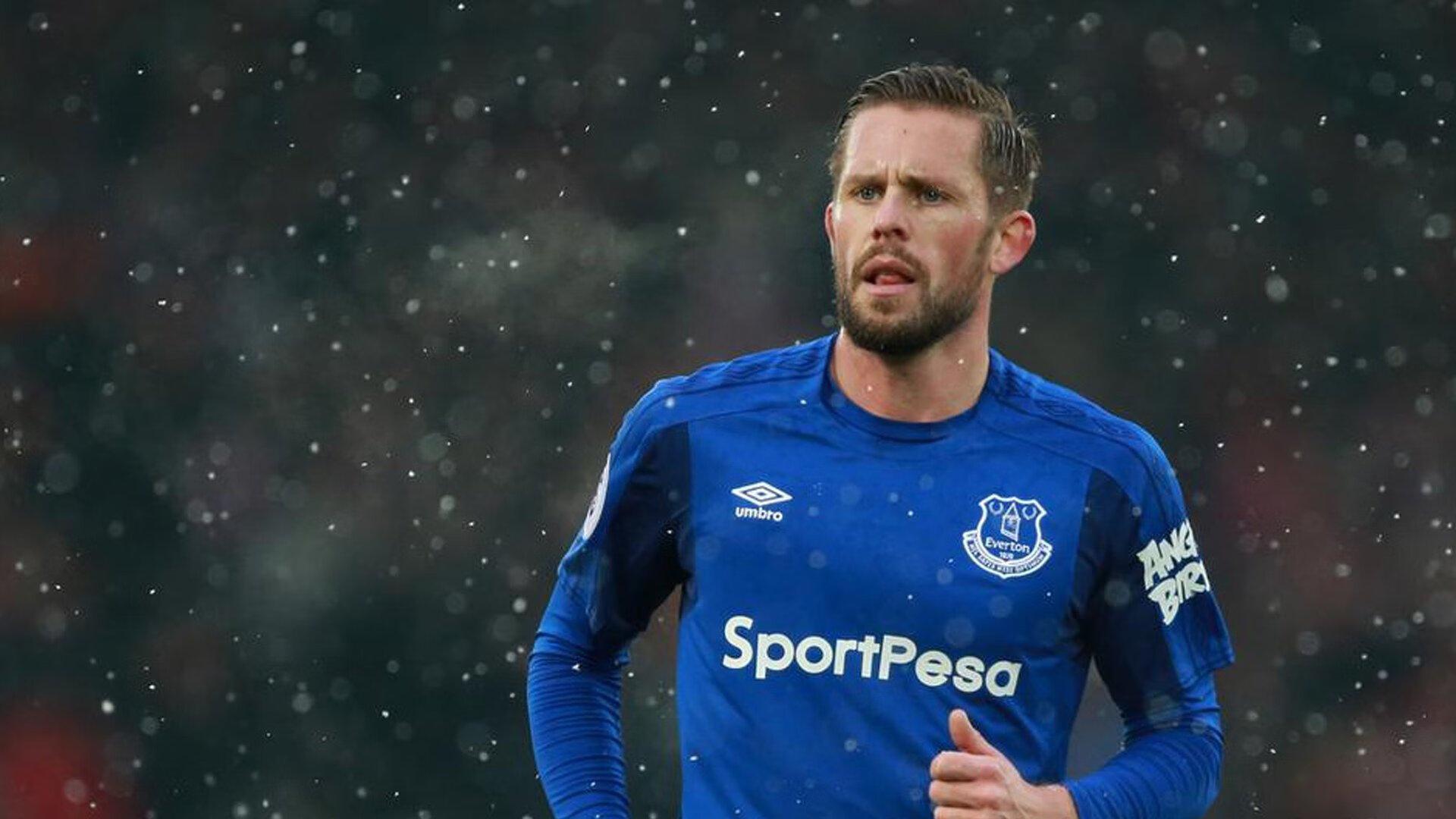 足球运动员多面性:体育、娱乐、公益三者结合,足球运动员对身体的要求